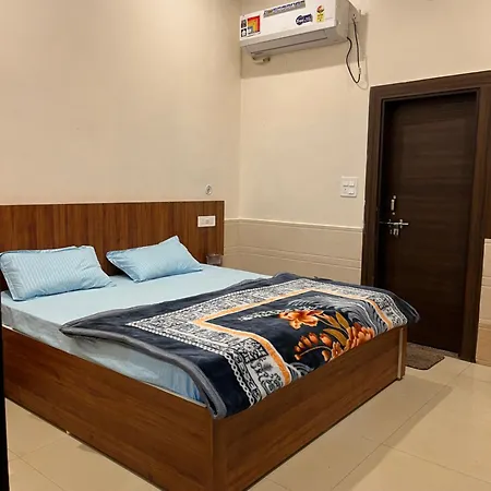 Shri Radha Kunj Vrindavan Exterior photo