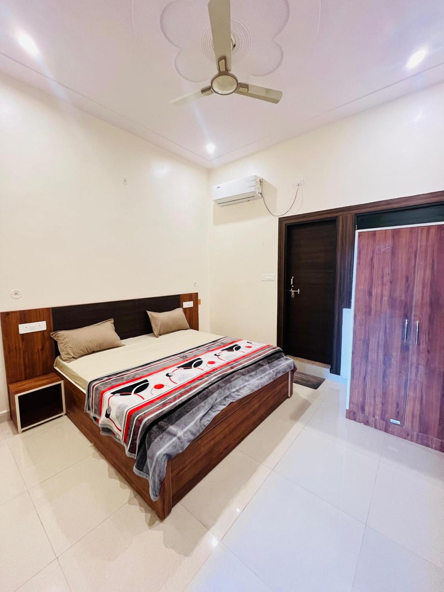 Shri Radha Kunj Homestay *